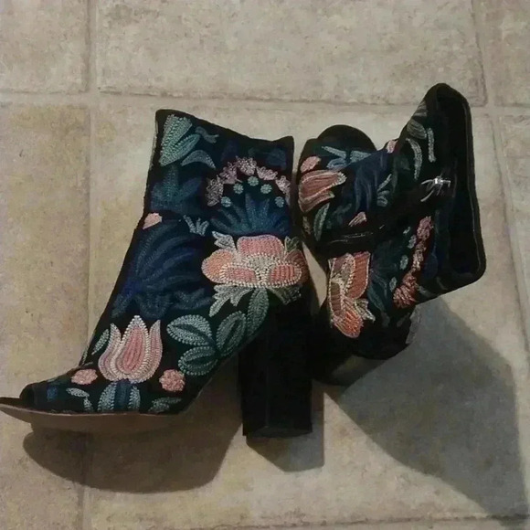 Rebecca Minkoff Black Teal Peach Billie Floral Embroidered Peep Toe Boot Sz 6.5 - Picture 4 of 8